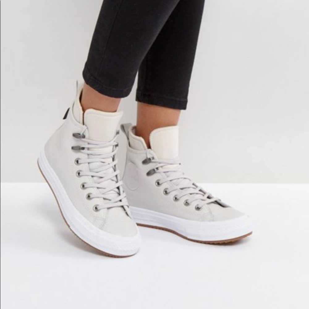 Converse waterproof Chuck Taylors wms 7.5